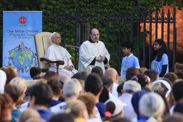 Pope Leo XIV recites the Rosary for Peace with children VATICAN CITY, VATICAN - OCTOBER 01: (----EDITORIAL USE ONLY - MANDATORY CREDIT - RICCARDO DE LUCA POOL HANDOUT - NO MARKETING NO ADVERTISING CAMPAIGNS - DISTRIBUTED AS A SERVICE TO CLIENTS----) Pope Leo XIV recites the Rosary for Peace at the Lourdes Grotto in the Vatican Gardens, at the Vatican, October 01, 2026. Between 700 and 1,000 children from schools and parishes in Rome joined the Pontiff for the beginning of the One Million Children Praying the Rosary initiative promoted by the catholic organization Aid to the Church in Need (ACN). Riccardo De Luca POOL Handout Anadolu Vatican City Vatican. Editorial use only. Please get in touch for any other usage.  Copyright: x2026xAnadoluxRiccardoxDexLucax xPOOLx xHandoutx