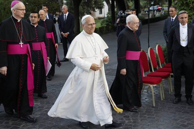 Pope Leo XIV recites the Rosary for Peace with children VATICAN CITY, VATICAN - OCTOBER 01: (----EDITORIAL USE ONLY - MANDATORY CREDIT - RICCARDO DE LUCA POOL HANDOUT - NO MARKETING NO ADVERTISING CAMPAIGNS - DISTRIBUTED AS A SERVICE TO CLIENTS----) Pope Leo XIV recites the Rosary for Peace at the Lourdes Grotto in the Vatican Gardens, at the Vatican, October 01, 2026. Between 700 and 1,000 children from schools and parishes in Rome joined the Pontiff for the beginning of the One Million Children Praying the Rosary initiative promoted by the catholic organization Aid to the Church in Need (ACN). Riccardo De Luca POOL Handout Anadolu Vatican City Vatican. Editorial use only. Please get in touch for any other usage.  Copyright: x2026xAnadoluxRiccardoxDexLucax xPOOLx xHandoutx