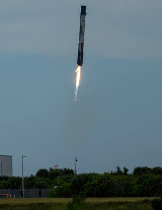 The solid rocket booster of the SpaceX Falcon 9 returns to LC-40 after launching NASA s Crew-13 Mission Space X Falcon 9 from Launch Complex LC-40 at Cape Canaveral, Florida to the International Space Station on Thursday, October 1, 2026. Aboard the Dragon Spacecraft are Astronaut Jessica Watkins, commander, Astronaut Luke Delaney,pilot, and Mission Specialists Joshua Kutryk of the Canadian Space Agency and Sergey Teteryatnikov of Roscosmos KSC202610086 KATExBENIC