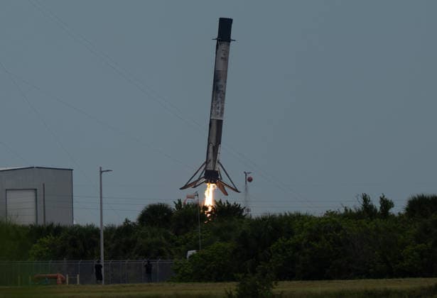 The solid rocket booster of the SpaceX Falcon 9 returns to LC-40 after launching NASA s Crew-13 Mission Space X Falcon 9 from Launch Complex LC-40 at Cape Canaveral, Florida to the International Space Station on Thursday, October 1, 2026. Aboard the Dragon Spacecraft are Astronaut Jessica Watkins, commander, Astronaut Luke Delaney,pilot, and Mission Specialists Joshua Kutryk of the Canadian Space Agency and Sergey Teteryatnikov of Roscosmos KSC202610088 KATExBENIC