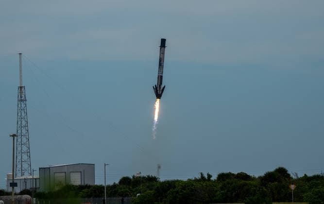 The solid rocket booster of the SpaceX Falcon 9 returns to LC-40 after launching NASA s Crew-13 Mission Space X Falcon 9 from Launch Complex LC-40 at Cape Canaveral, Florida to the International Space Station on Thursday, October 1, 2026. Aboard the Dragon Spacecraft are Astronaut Jessica Watkins, commander, Astronaut Luke Delaney,pilot, and Mission Specialists Joshua Kutryk of the Canadian Space Agency and Sergey Teteryatnikov of Roscosmos KSC202610087 KATExBENIC