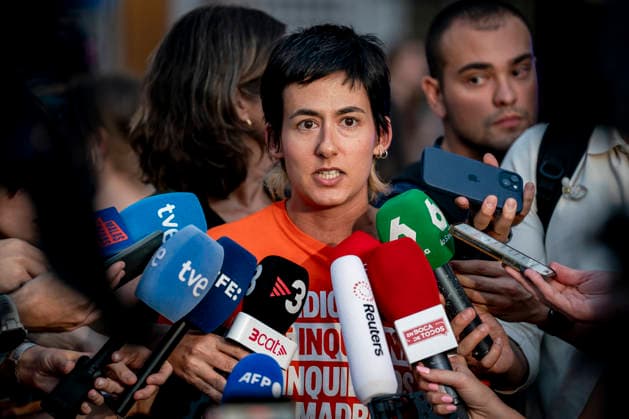 Pot-and-Pan Protest for Housing in Madrid Alicia del Río, spokesperson for the Madrid Tenants Union, speaks to the media during a pot-and-pan protest for housing in front of Madrid City Hall on October 1, 2026, in Madrid, Spain, October 1, 2026, POT-AND-PAN PROTEST, HOUSING, PROTEST, TENANTS, RENTS, MARCH, Madrid, Spain Copyright: xA.xPÃ rezxMecax 7813858