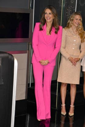 NEW YORK, NY- OCTOBER 1: Elizabeth Hurley lights the Empire State Building to Honor The EstÃ e Lauder Companies™ Breast Cancer Campaign and Breast Cancer Awareness Month on October 1, 2026 in New York City. Copyright: xmpi099 MediaPunchx