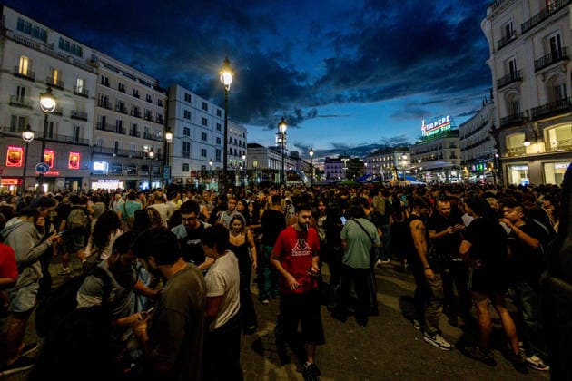 The Puerta del Sol encampment continues to grow, and those gathered there insist it will continue as long as they can hold out. Dozens of people are camped out at the Puerta del Sol as of October 1, 2026, in Madrid, Spain. The fifth day of the encampment at Madrid’s Puerta del Sol has seen more tents set up, and the installation of new awnings has covered more of the plaza. Meanwhile, protesters and members of the Tenants’ Union have stated that the two new royal decrees are merely a stopgap measure and that the encampment should continue. OCTOBER 1, 2026 ENCAMPMENT HOUSING PROTEST DECREE MARICARMEN Madrid Madrid, Spain  Copyright: xRicardoxRubiox 7813941