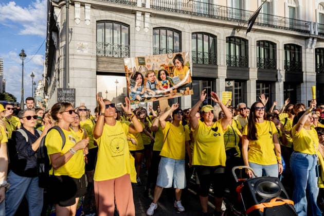 The Sol encampment continues to grow, and those gathered there insist it will continue as long as they can hold out. A group of people at Puerta del Sol on October 1, 2026, in Madrid, Spain. The fifth day of the encampment at Madrid’s Puerta del Sol has seen more tents set up, and the installation of new awnings has covered more of the square. Meanwhile, protesters and members of the Tenants’ Union have argued that the two new royal decrees are merely a stopgap measure and that the encampment should continue. OCTOBER 1, 2026 ENCAMPMENT HOUSING PROTEST DECREE MARICARMEN POSTER Madrid Madrid, Spain  Copyright: xRicardoxRubiox 7813953