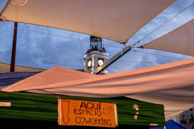 The Sol encampment continues to grow, and those gathered there insist it will continue as long as they can hold out. A sign at the encampment in Puerta del Sol, on October 1, 2026, in Madrid, Spain. The fifth day of the encampment at Madrid’s Puerta del Sol has brought together more tents, and the installation of new awnings has covered more of the square. Meanwhile, protesters and members of the Tenants’ Union have argued that the two new royal decrees are merely a stopgap measure and that the encampment should continue. OCTOBER 1, 2026 ENCAMPMENT HOUSING PROTEST DECREE MARICARMEN SIGN Madrid Madrid, Spain  Copyright: xRicardoxRubiox 7813944