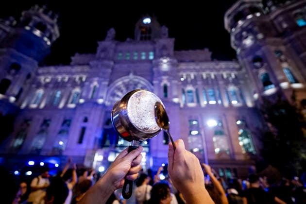 Pot-and-Pan Protest for Housing in Madrid: Dozens of people took part in a pot-and-pan protest for housing in front of Madrid City Hall on October 1, 2026, in Madrid, Spain, October 1, 2026, POT-AND-PAN PROTEST, HOUSING, TENANTS, RENT, RALLY, ON FOOT, Madrid, Madrid, Spain  Copyright: xA.xPÃ rezxMecax 7813967