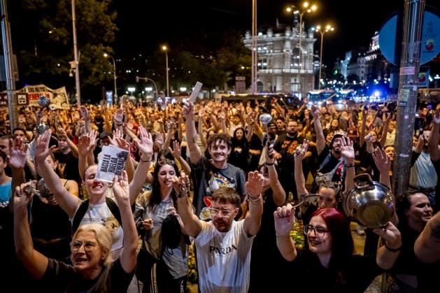 Pot-and-Pan Protest for Housing in Madrid: Dozens of people took part in a pot-and-pan protest for housing in front of Madrid City Hall on October 1, 2026, in Madrid, Spain, October 1, 2026, POT-AND-PAN PROTEST, HOUSING, TENANTS, RENT, RALLY, ON FOOT, Madrid, Madrid, Spain  Copyright: xA.xPÃ rezxMecax 7813969