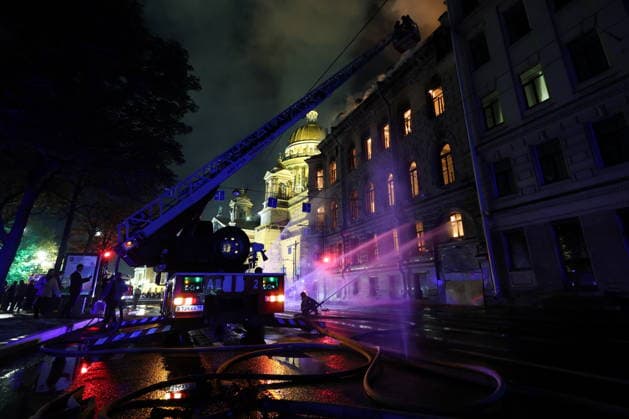 RUSSIA, ST PETERSBURG - OCTOBER 1, 2026: Fire crews battle a fire at the Miller Manions in St Isaac s Square. Valentin Yegorshin TASS  98632145