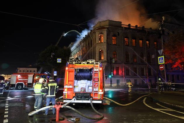 RUSSIA, ST PETERSBURG - OCTOBER 1, 2026: Fire crews battle a fire at the Miller Manions in St Isaac s Square. Valentin Yegorshin TASS  98632771