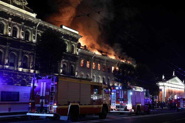 RUSSIA, ST PETERSBURG - OCTOBER 1, 2026: Emergency service vehicles at the scene of a fire at the Miller Manions in St Isaac s Square St Petersburg Russia - ZUMAt113 20261001_zaa_t113_435 Copyright: xValentinxYegorshinx