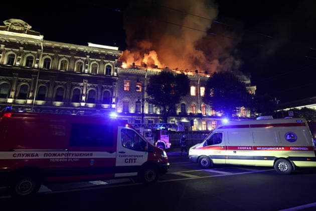 RUSSIA, ST PETERSBURG - OCTOBER 1, 2026: Emergency service vehicles at the scene of a fire at the Miller Manions in St Isaac s Square St Petersburg Russia - ZUMAt113 20261001_zaa_t113_436 Copyright: xValentinxYegorshinx