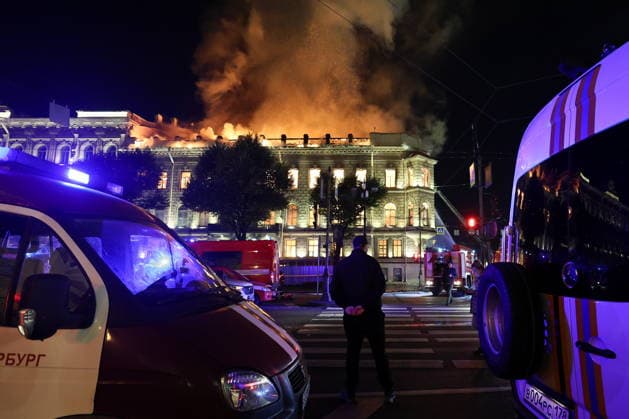 RUSSIA, ST PETERSBURG - OCTOBER 1, 2026: Fire crews battle a fire at the Miller Manions in St Isaac s Square St Petersburg Russia - ZUMAt113 20261001_zaa_t113_437 Copyright: xValentinxYegorshinx