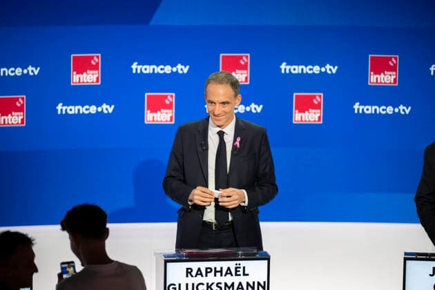 Debate for the Socialist and Democratic Left primary - Paris EB The candidates in the Socialist (PS) and centre-left Place Publique (PP) parties primary ahead of french 2027 presidential election Raphael Glucksmann before a debate on French public TV channel France 2 and French public radio channel France Inter, at Maison de la Radio et de la Musique, in Paris, on October 1, 2026. Photo by Eliot Blondet ABACAPRESS.COM Paris France France  Copyright: xBlondetxEliot ABACAx