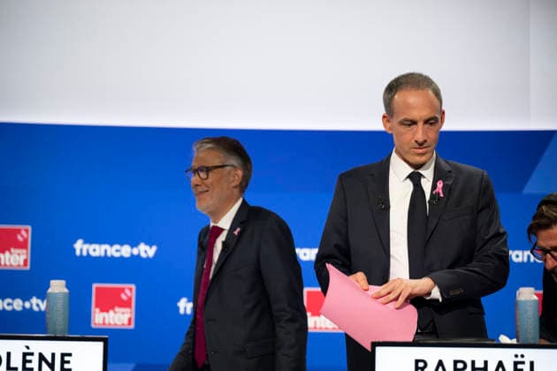 Debate for the Socialist and Democratic Left primary - Paris EB The candidates in the Socialist (PS) and centre-left Place Publique (PP) parties primary ahead of french 2027 presidential election Olivier Faure and Raphael Glucksmann before a debate on French public TV channel France 2 and French public radio channel France Inter, at Maison de la Radio et de la Musique, in Paris, on October 1, 2026. Photo by Eliot Blondet ABACAPRESS.COM Paris France France  Copyright: xBlondetxEliot ABACAx