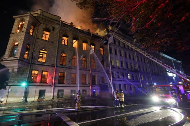 RUSSIA, ST PETERSBURG - OCTOBER 1, 2026: Fire crews battle a fire at the Miller Manions in St Isaac s Square St Petersburg Russia - ZUMAt113 20261001_zaa_t113_433 Copyright: xValentinxYegorshinx