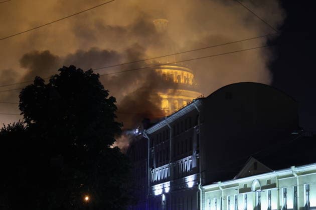 RUSSIA, ST PETERSBURG - OCTOBER 1, 2026: Fire crews battle a fire at the Miller Manions in St Isaac s Square St Petersburg Russia - ZUMAt113 20261001_zaa_t113_441 Copyright: xValentinxYegorshinx