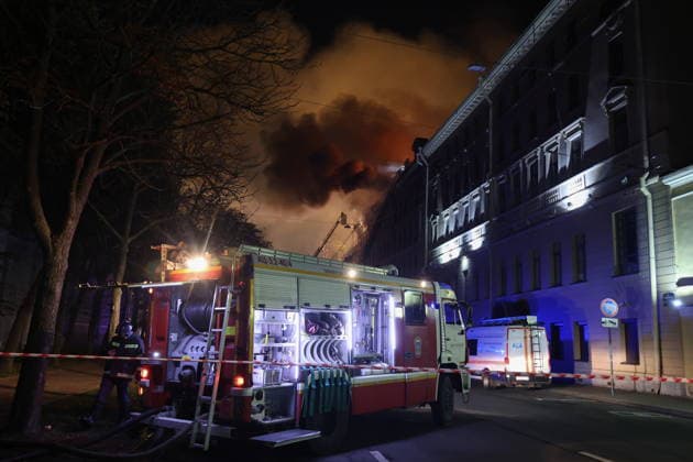 RUSSIA, ST PETERSBURG - OCTOBER 1, 2026: Fire crews battle a fire at the Miller Manions in St Isaac s Square St Petersburg Russia - ZUMAt113 20261001_zaa_t113_442 Copyright: xValentinxYegorshinx