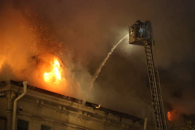 RUSSIA, ST PETERSBURG - OCTOBER 1, 2026: Fire crews battle a fire at the Miller Manions in St Isaac s Square St Petersburg Russia - ZUMAt113 20261001_zaa_t113_446 Copyright: xValentinxYegorshinx