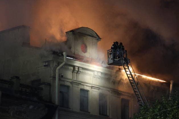 RUSSIA, ST PETERSBURG - OCTOBER 1, 2026: Fire crews battle a fire at the Miller Manions in St Isaac s Square St Petersburg Russia - ZUMAt113 20261001_zaa_t113_445 Copyright: xValentinxYegorshinx