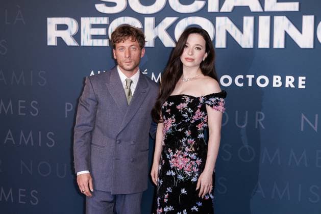 The Social Reckoning Premiere - Paris Jeremy Allen White and Mikey Madison attend the photocall for the premiere of The Social Reckoning held at the Pathe Palace in Paris, France on October 1, 2026. Photo by David Boyer ABACAPRESS.COM Paris France Copyright: xBoyerxDavid ABACAx