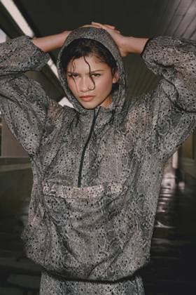 Zendaya unveils her latest collection with sportswear brand On, featuring a bold python print *MANDATORY BYLINE - MUST CREDIT: Courtesy of On Mega* Zendaya unveils her latest collection with sportswear brand On, featuring a bold python print., , It is the second collection the Dune star has co-created as part of her long-running partnership with Swiss brand On, and is showcased by Zendaya in an action movie-inspired campaign that sees her pose with a snake around her neck., , On says the collection - developed alongside Zendaya’s longtime collaborator Law Roach - brings together performance, style and everyday expression., , According to One the action movie-inspired campaign that includes a short film puts movement centre stage. , , Zend  Copyright: xThexMegaxAgencyxCourtesyxofxOn Megax