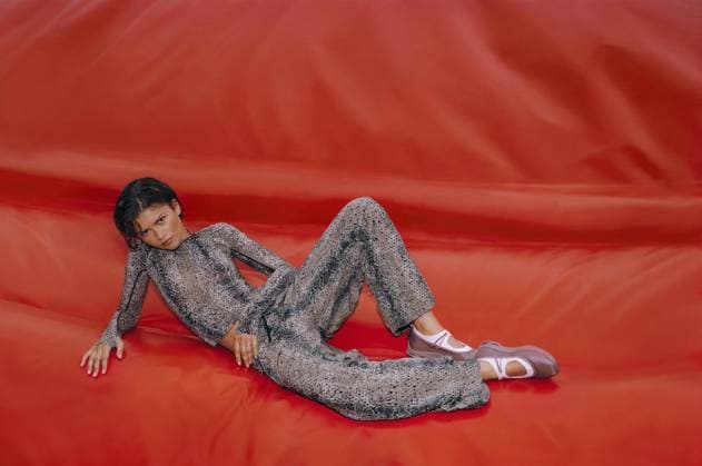 Zendaya unveils her latest collection with sportswear brand On, featuring a bold python print *MANDATORY BYLINE - MUST CREDIT: Courtesy of On Mega* Zendaya unveils her latest collection with sportswear brand On, featuring a bold python print., , It is the second collection the Dune star has co-created as part of her long-running partnership with Swiss brand On, and is showcased by Zendaya in an action movie-inspired campaign that sees her pose with a snake around her neck., , On says the collection - developed alongside Zendaya’s longtime collaborator Law Roach - brings together performance, style and everyday expression., , According to One the action movie-inspired campaign that includes a short film puts movement centre stage. , , Zend  Copyright: xThexMegaxAgencyxCourtesyxofxOn Megax