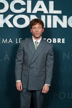 Jeremy Allen White attends the *The Social Reckoning* photocall at Le Pathé Palace on October 1, 2026, in Paris, France 460108 2026 10 01  Copyright: xLionelxGuericolasx xStarfacex STAR_460108_047