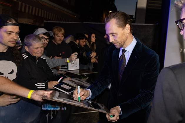 October 1, 2026, London, United Kingdom: Tom Hiddleston signs autographs for fans at the Gala Screening of TENZING at Curzon Mayfair, London.Cast and Guests attend the red carpet for the London Gala Screening of TENZING at Curzon Mayfair London United Kingdom - ZUMAs197 20261001_aaa_s197_313 Copyright: xPhilxLewisx