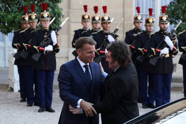 NEWS : Accueil de Javier Milei par Emmanuel Macron - Paris - 01 10 2026 Accueil de Javier MILEI, PrÃ sident de la RÃ publique d™Argentine, par Emmanuel Macron PrÃ sident de la RÃ publique Francaise. ParisFrance  Copyright: xMichtofx