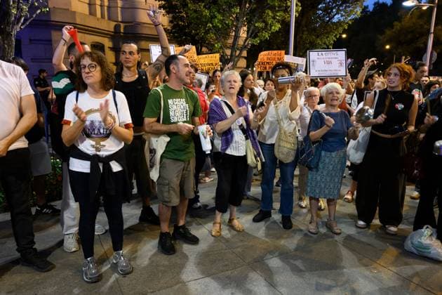 October 1, 2026, Madrid, Spain: MADRID, SPAIN, OCTOBER 1, 2026: Members of the Sindicato de Inquilinas participate in a casserole protest outside Madrid City Hall, demanding action on housing affordability and tenant protections. The demonstration was organized by the tenants union as part of a nationwide mobilization calling on lawmakers to approve housing measures, including protections against evictions and changes to rental contracts. Madrid Spain - ZUMAq101 20261001_zna_q101_197 Copyright: xTomasxCallex