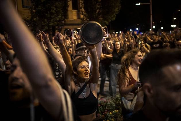 October 1, 2026, Madrid, Spain: MADRID, SPAIN, OCTOBER 1, 2026: Hundreds of housing rights protesters demonstrate outside Madrid City Hall on the sixth day of an encampment at Puerta del Sol, opposing real estate speculation and calling for greater access to affordable housing. The protest reflects growing concerns over housing affordability and tenant protections amid Spain s ongoing housing crisis. The encampment was initially organized by the Sindicato de Inquilinas (Tenants Union) following the eviction of an elderly woman from her home in Madrid. Madrid Spain - ZUMAq101 20261001_zna_q101_243 Copyright: xJairoxVargasxMartoÂNx