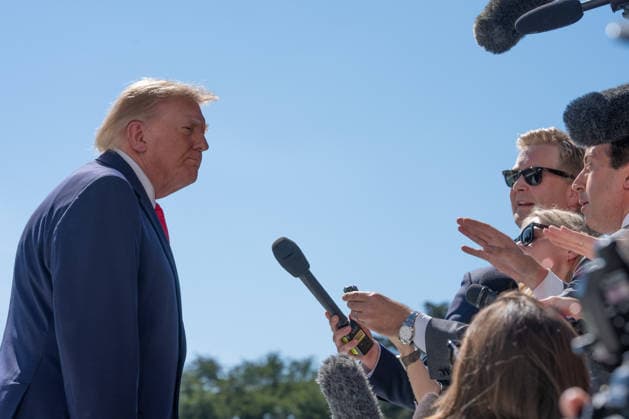 DC: Trump Departure en route Denton, Texas United States President Donald J Trump speaks to members of the media on the South Lawn of the White House, before boarding Marine One in Washington, DC, USA on Thursday, October 1, 2026. President Trump and Vice President Vance are expected to be on the campaign trail almost every day in October, as surveys show Republicans rapidly losing ground amid voter anger over the economy and the war in Iran. Credit: CNP AdMedia EDITORIAL USE ONLY  Copyright: xx AdMediax admphotosthree018797