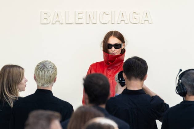 PFW - Balenciaga - Arrivals NB Lola Tung arrived at the Balenciaga Womenswear Spring Summer 2027 show as part of Paris Fashion Week on October 01, 2026 in Paris, France. Photo by Nasser Berzane ABACAPRESS.COM Paris France  Copyright: xBerzanexNasser ABACAx