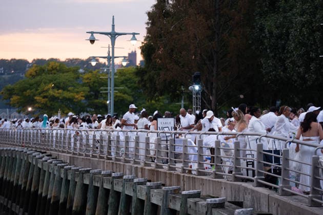 Diner en Blanc returns to New York City NEW YORK, UNITED STATES - OCTOBER 01: Hundreds of guests dressed in white gather at Pier 84 in Manhattan for New York City’s annual Diner en Blanc, in United States on October 01, 2026. Originating in Paris in 1988 and now staged across major global cities, the secretive pop-up event brings attendees together for an evening of open-air dining, music, and dancing along the Hudson River waterfront. Lokman Vural Elibol Anadolu New York United States. Editorial use only. Please get in touch for any other usage.  Copyright: x2026xAnadoluxLokmanxVuralxElibolx