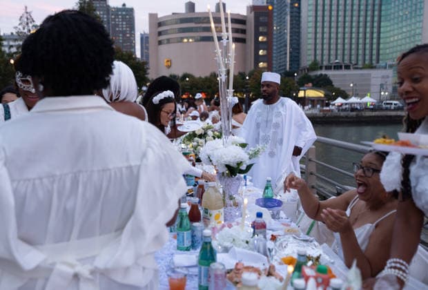 Diner en Blanc returns to New York City NEW YORK, UNITED STATES - OCTOBER 01: Hundreds of guests dressed in white gather at Pier 84 in Manhattan for New York City’s annual Diner en Blanc, in United States on October 01, 2026. Originating in Paris in 1988 and now staged across major global cities, the secretive pop-up event brings attendees together for an evening of open-air dining, music, and dancing along the Hudson River waterfront. Lokman Vural Elibol Anadolu New York United States. Editorial use only. Please get in touch for any other usage.  Copyright: x2026xAnadoluxLokmanxVuralxElibolx