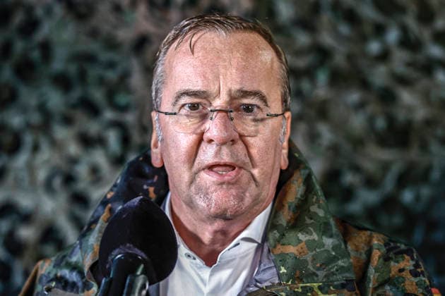 Innovations are being put to the test by the German Army; prototypes are presented to the Federal Minister of Defense amid steady rain. Press statements by Boris Pistorius, Federal Minister of Defense; Bergen Military Training Area, Lower Saxony Firing Range, Celle District, Germany
