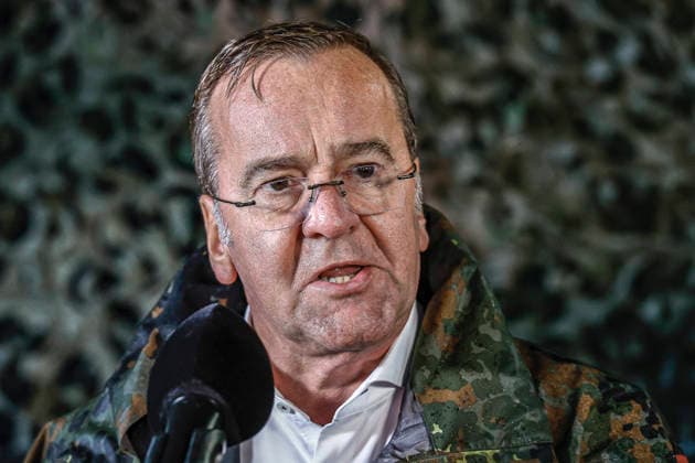 Innovations are being put to the test by the German Army; prototypes are presented to the Federal Minister of Defense amid steady rain. Press statements by Boris Pistorius, Federal Minister of Defense; Bergen Military Training Area, Lower Saxony Firing Range, Celle District, Germany
