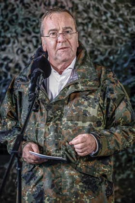 Innovations are being put to the test by the German Army; demonstrators are presented to the Federal Minister of Defense amid steady rain. Press statements by Boris Pistorius, Federal Minister of Defense; Bergen Military Training Area, Lower Saxony Firing Range, Celle District, Germany
