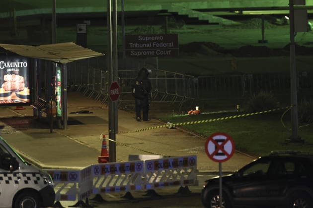 Emergency teams secure area after suspected bomb threat near Brazil Supreme Court BRASILIA, BRAZIL - OCTOBER 01: Emergency responders and security personnel secure the perimeter following a suspected bomb threat near the Federal Supreme Court (STF) in Brasilia, Brazil on October 01, 2026. Law enforcement officers cordoned off surrounding avenues and deployed specialized tactical units to inspect the area and ensure public safety. Mateus Bonomi Anadolu Brasilia Brazil. Editorial use only. Please get in touch for any other usage.  Copyright: x2026xAnadoluxMateusxBonomix