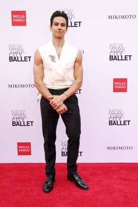 Roman Mejia at arrivals for New York City Ballet 2026 Fall Fashion Gala, David H. Koch Theater at Lincoln Center, New York, NY, October 01, 2026. Photo By: Kristin Callahan Everett Collection New York City Ballet 2026 Fall Fashion Gala PUBLICATIONXNOTxINxCANxCHNxFRAxITAxJPNxNORxPOLxRUSxESPxUKxUSA
