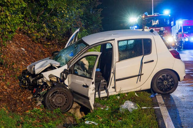 Two Cars Collide Head-On; Both Drivers Seriously Injured On October 1, 2026, at approximately 6:30 p.m., two cars collided head-on on the L3408 between Löhrbach and Birkenau. Both drivers were seriously injured and, after receiving initial medical treatment, were taken to a hospital. A