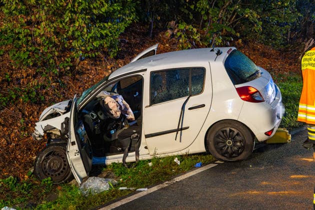 Two Cars Collide Head-On; Both Drivers Seriously Injured On October 1, 2026, at approximately 6:30 p.m., two cars collided head-on on the L3408 between Löhrbach and Birkenau. Both drivers were seriously injured and, after receiving initial medical treatment, were taken to a hospital. A