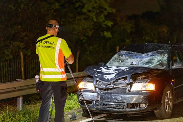 Cyclist Struck by Car on Highway and Fatally Injured; 14 Vehicles Involved On the night of October 2, 2026, a fatal accident occurred on the A 66 between Wallau and the Wiesbaden Interchange. A cyclist was stru