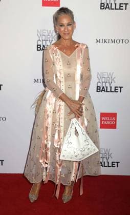 October 1, 2026, New York, New York, USA: Actor SARAH JESSICA PARKERÃäwearing a dress designed by Simone Rocha, seen during the red carpet arrivals for the New York City Fall Ballet Fall 2026 Gala held at the David Koch Theater at Lincoln Center. New York USA  - ZUMAk03_ 20261001_zaf_k03_066 Copyright: xNancyxKaszermanx