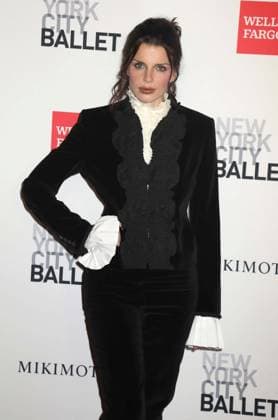 October 1, 2026, New York, New York, USA: Actor JULIA FOX seen during the red carpet arrivals for the New York City Fall Ballet Fall 2026 Gala held at the David Koch Theater at Lincoln Center. New York USA - ZUMAk03_ 20261001_zaf_k03_126 Copyright: xNancyxKaszermanx