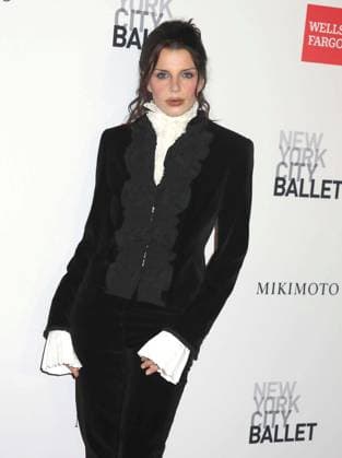 October 1, 2026, New York, New York, USA: Actor JULIA FOX seen during the red carpet arrivals for the New York City Fall Ballet Fall 2026 Gala held at the David Koch Theater at Lincoln Center. New York USA - ZUMAk03_ 20261001_zaf_k03_120 Copyright: xNancyxKaszermanx