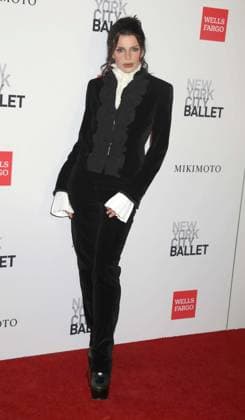 October 1, 2026, New York, New York, USA: Actor JULIA FOX seen during the red carpet arrivals for the New York City Fall Ballet Fall 2026 Gala held at the David Koch Theater at Lincoln Center. New York USA - ZUMAk03_ 20261001_zaf_k03_121 Copyright: xNancyxKaszermanx