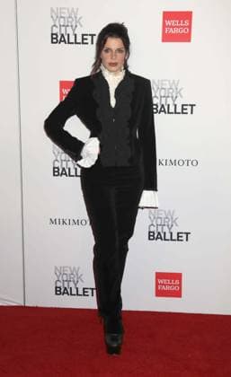 October 1, 2026, New York, New York, USA: Actor JULIA FOX seen during the red carpet arrivals for the New York City Fall Ballet Fall 2026 Gala held at the David Koch Theater at Lincoln Center. New York USA - ZUMAk03_ 20261001_zaf_k03_124 Copyright: xNancyxKaszermanx