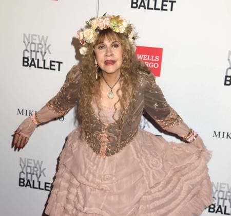 October 1, 2026, New York, New York, USA: Singer from rock band Fleetwood Mac, STEVIE NICKS wearing a dress by Mikimoto seen during the red carpet arrivals for the New York City Fall Ballet Fall 2026 Gala held at the David Koch Theater at Lincoln Center. New York USA  - ZUMAk03_ 20261001_zaf_k03_099 Copyright: xNancyxKaszermanx